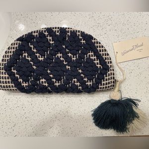 Universal‎ threads NWT clutch.